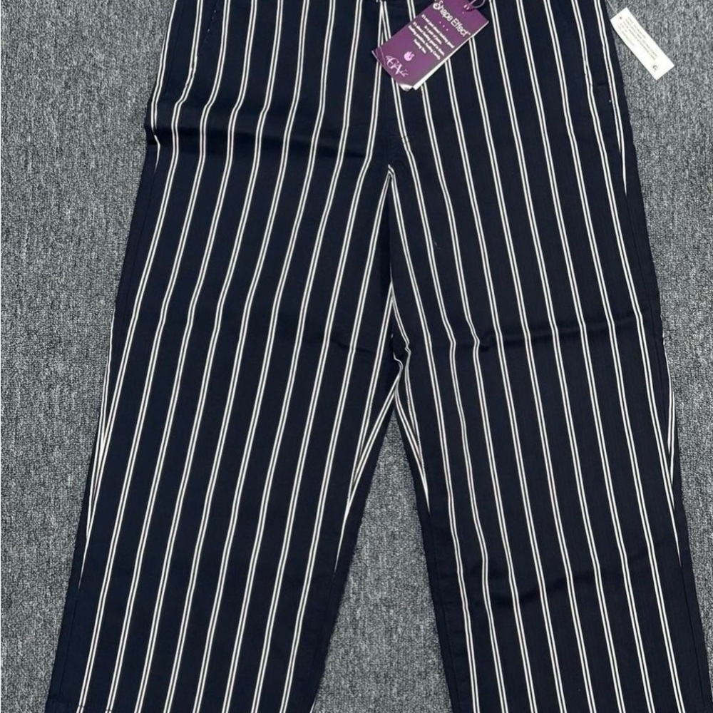 Gloria Vanderbilt Navy and White Striped Capris